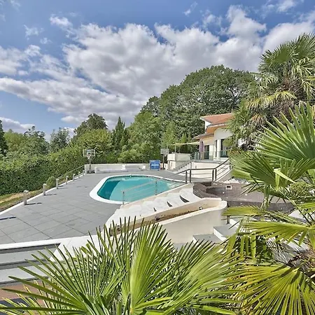 La Maison Hapsatousy * Saint-Nom-la-Breteche